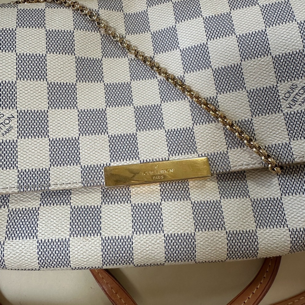 Authentic Louis Vuitton crossbody. Excellent condition